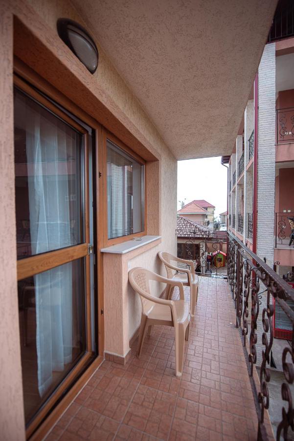 Hotel Casa Soarelui Două Mai Exterior foto