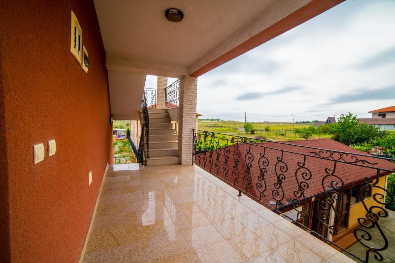 Hotel Casa Soarelui Două Mai Exterior foto