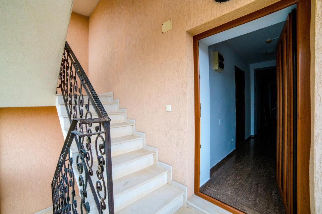 Hotel Casa Soarelui Două Mai Exterior foto